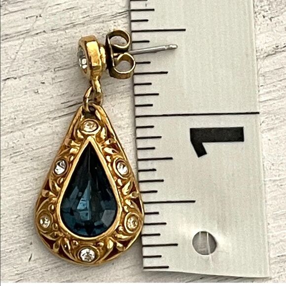 Avon vintage blue rhinestone gold tone drop earrings - Picture 3 of 9
